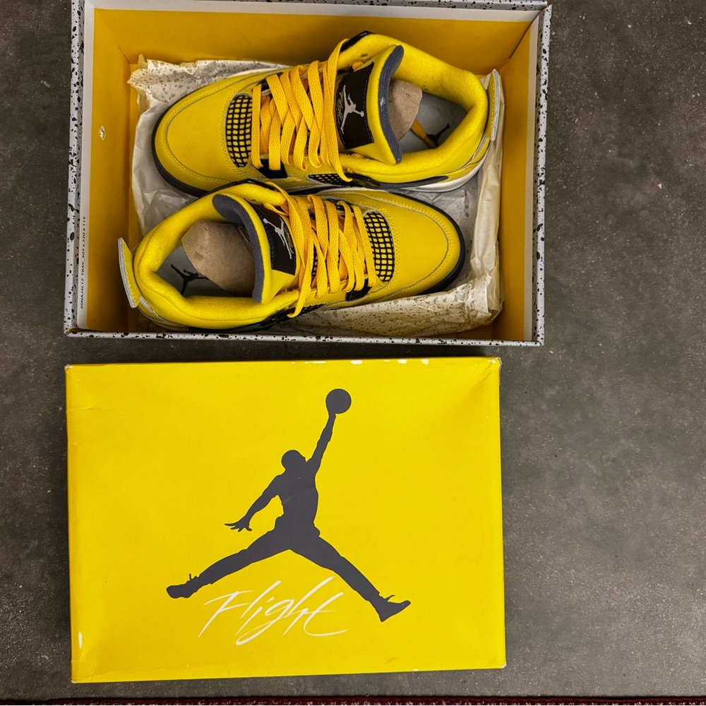 AIR JORDAN 4 RETRO TOUR YELLOW (LIGHTNING)